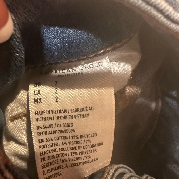 Light Wash American Eagle Ripped Denim Shorts Size 2 - Picture 3 of 3